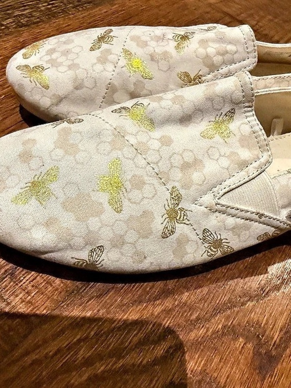 TOMS Classic Alpargata Bee Honeycomb Flats White & Gold US 9
